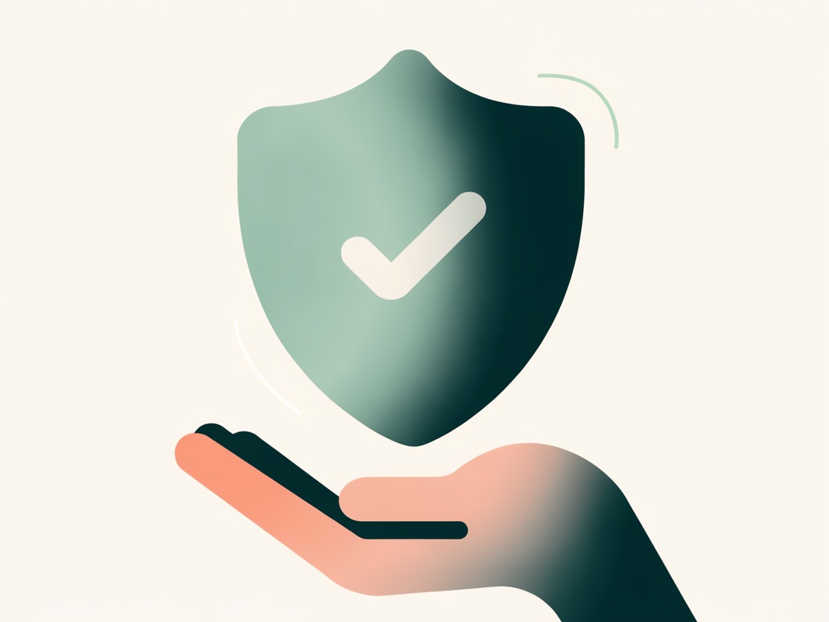 Illustration: ein Schutzschild-Symbol mit Häkchen über einer geöffneten Hand