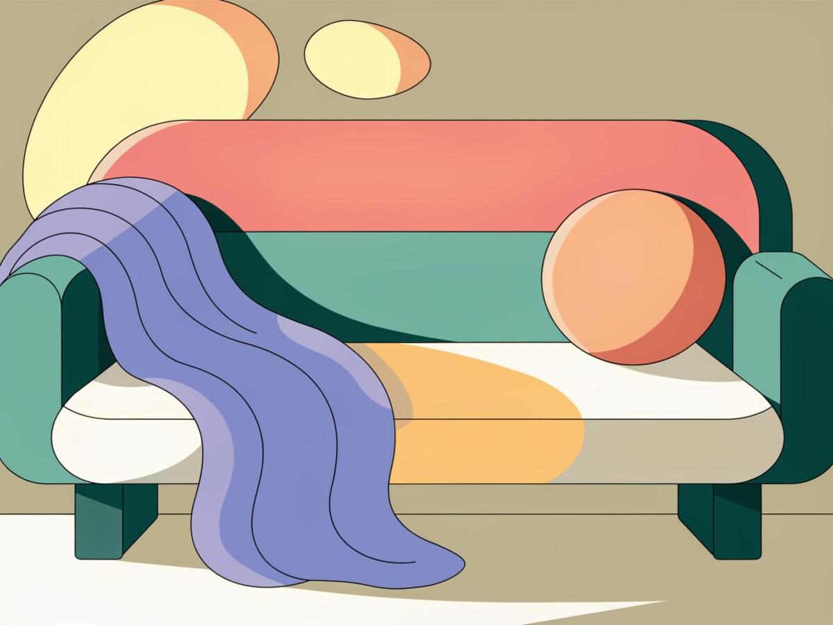 Illustration: eine weiche Decke und ein rundes Kissen einladend auf einem gemütlichen Sofa, warmes Nachmittagslicht — Sinnbild für nötige Ruhe nach Belastung